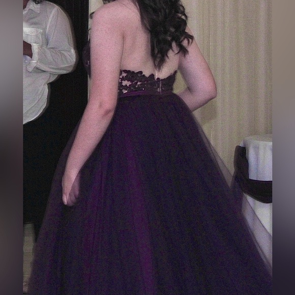 MADISON JAMES Elegant Purple Floral Lace Maxi Formal Ball Gown - Picture 17 of 17